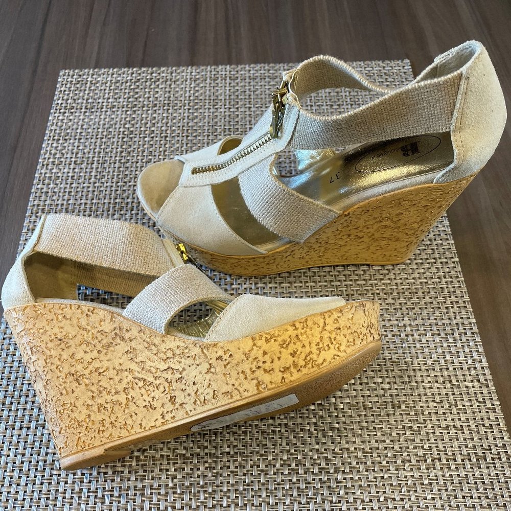 Browns -- like new wedges!